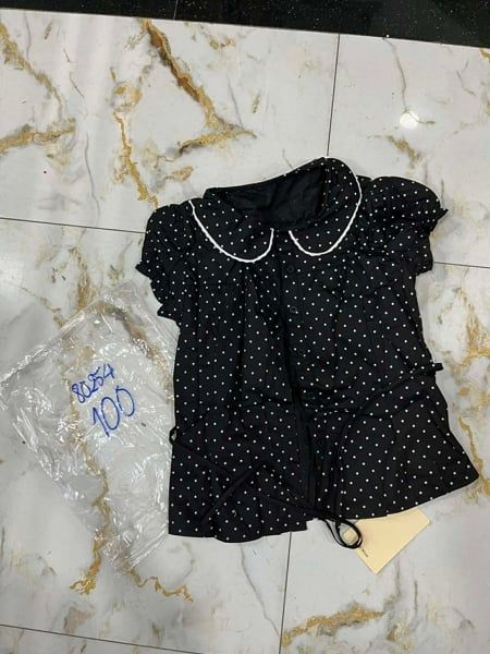  áo somi cổ bèo chấm bi đen 