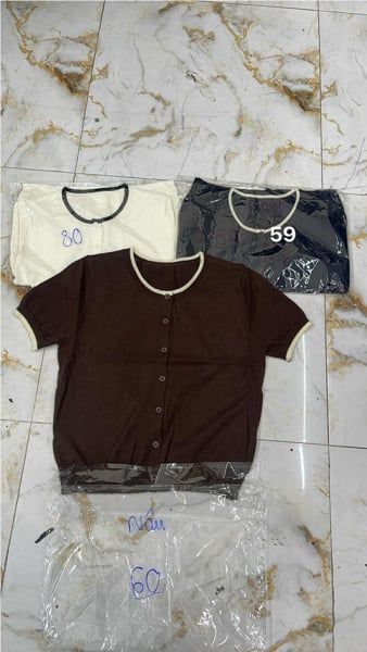 áo len TN cổ tròn nút viền nâu 