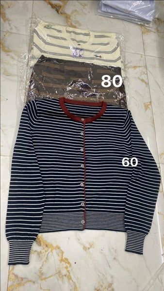  áo khoác len trắng kẻ navy thêu 