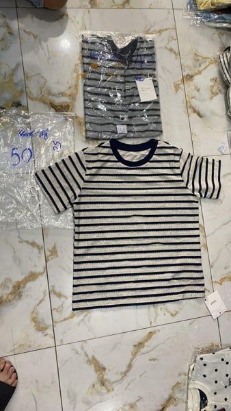  áo thun lổ kẻ xám đen 