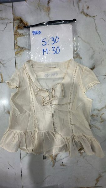  áo kiểu tơ phối ren tay con kem M 
