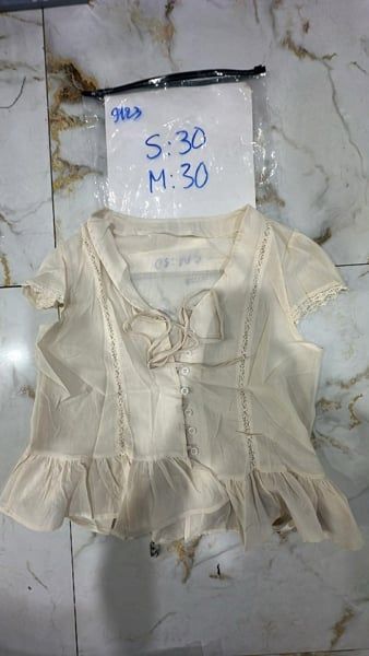 áo kiểu tơ phối ren tay con kem M 