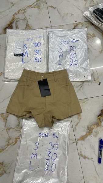  Quần short kaki trắng L 