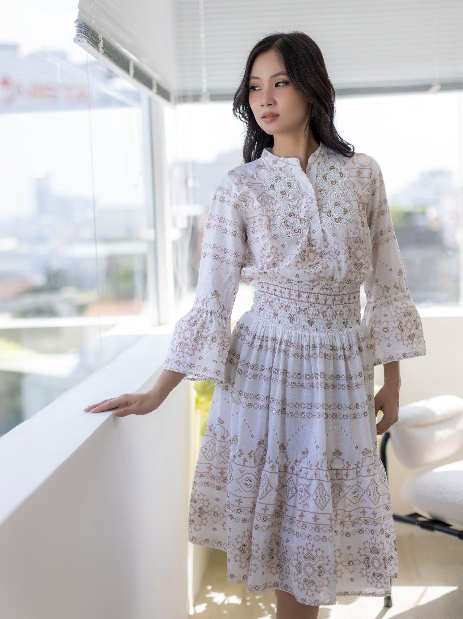 Đầm Midi Trắng Kết Cườm Cotton Isla Bonita
