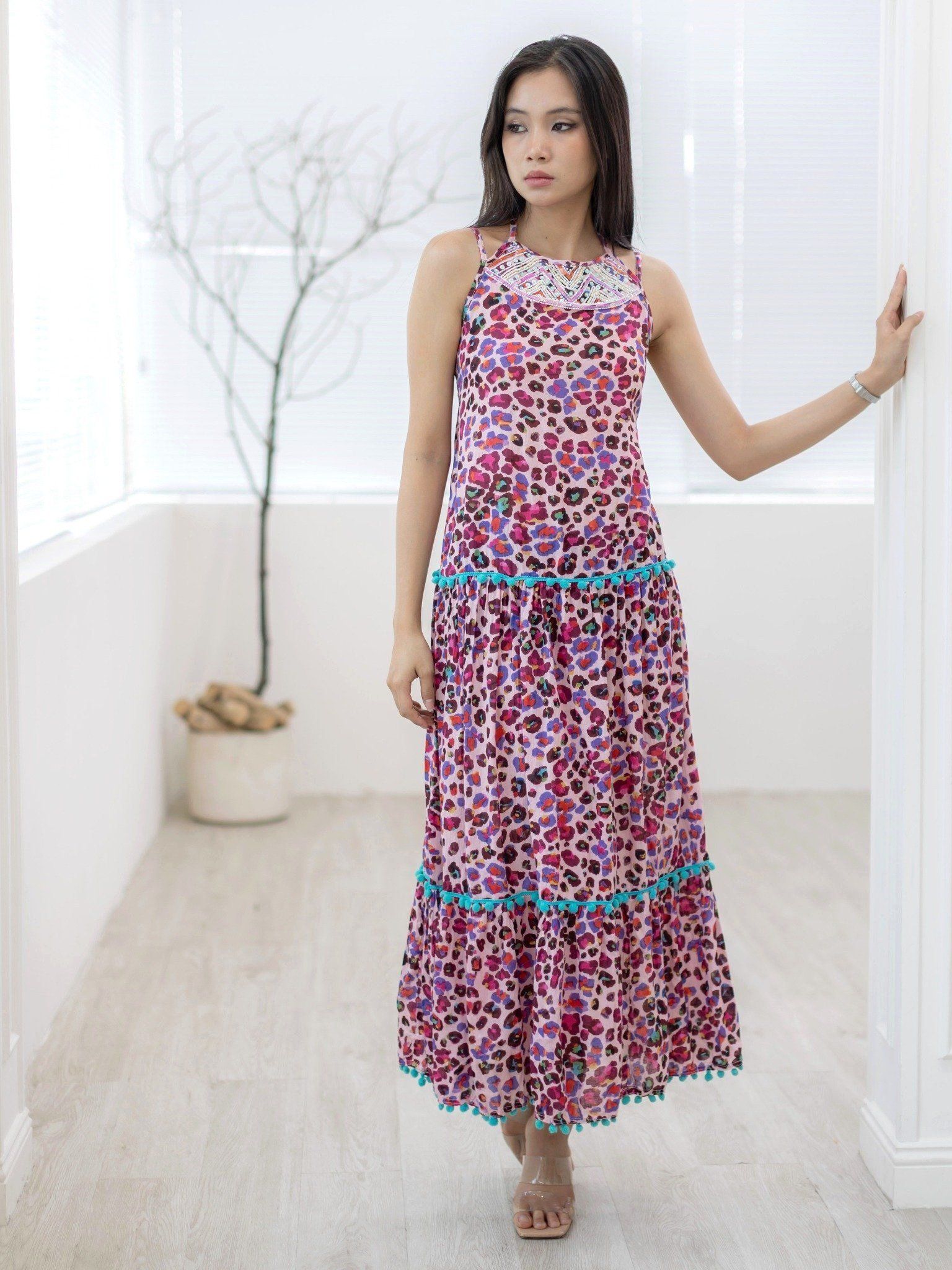 Maxi Cổ Yếm Phối Ren Kết Cườm Cotton Isla Bonita