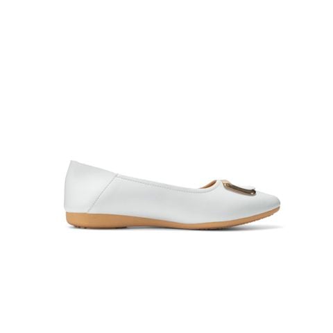 Giày búp bê nữ Bitis màu trắng quai da si mềm mũi vuông khóa kim loại đế TPR chống trượt BBW005388TRG chính hãng