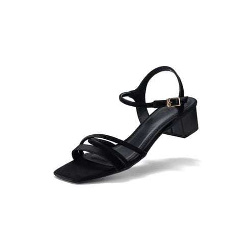 Giày sandal thời trang nữ Bitis Ani màu đen quai dây mảnh phối khóa cài gót vuông thô chính hãng BFW009688DEN