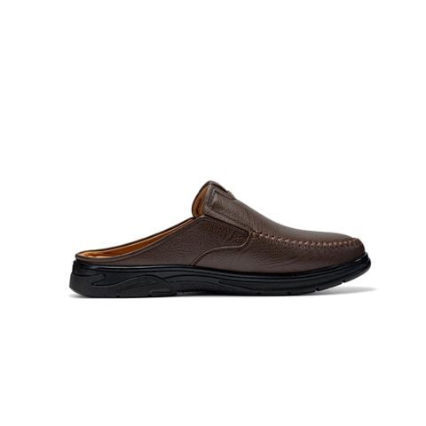 Giày sục Mocasin nam Bitis Stone màu nâu đậm quai da thật dập vân chỉ khâu tay đế cao su đúc BMM002677NAD chính hãng