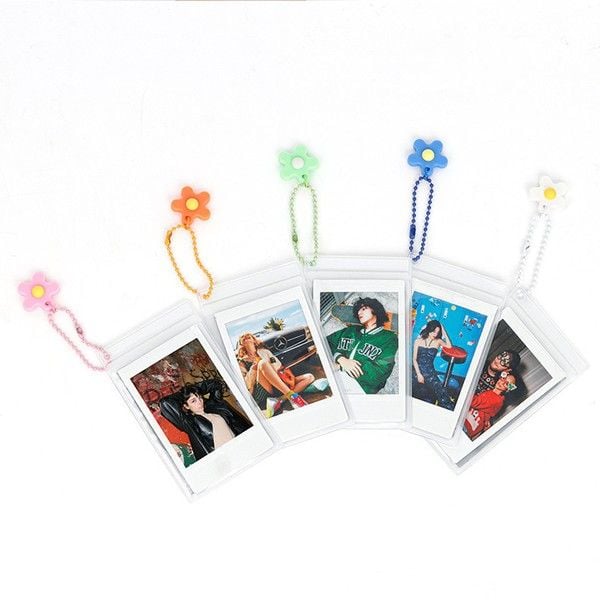 Móc Treo Ảnh Instax Mini Dẻo Trong Suốt công dụng bảo quản mang theo hình chụp