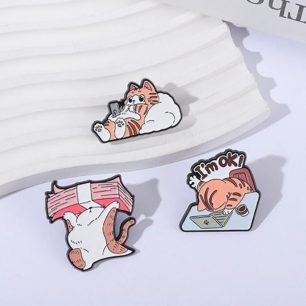 Huy hiệu kim loại Cat Work bán chính hãng tại nShop