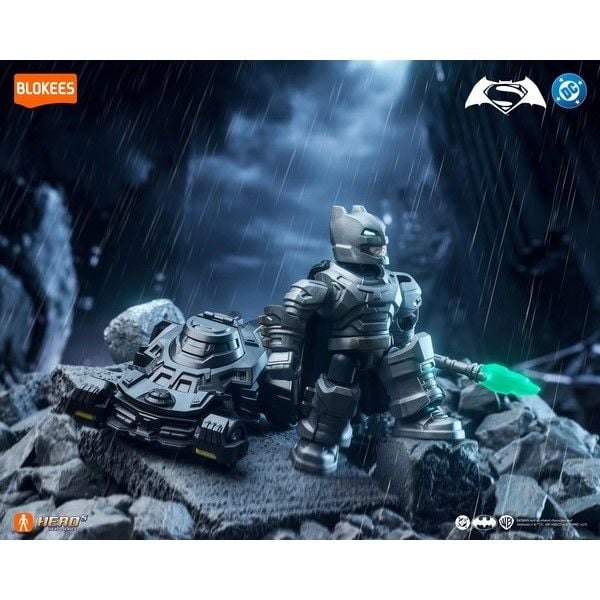  Hộp Mù Blokees Defender Version DC DV01 Batman Legendary Assemble 75701 