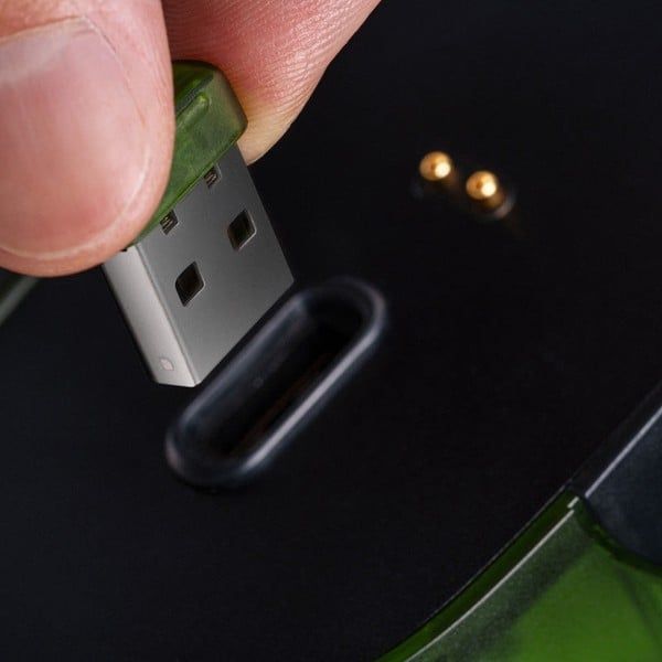  Chuột Không Dây 8BitDo Retro R8 Mouse Xbox Edition 