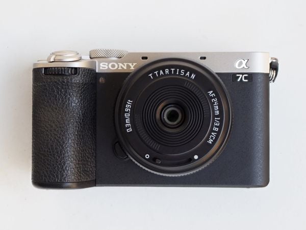 Lens TTArtisan 24mm F3.8 AF Pancake