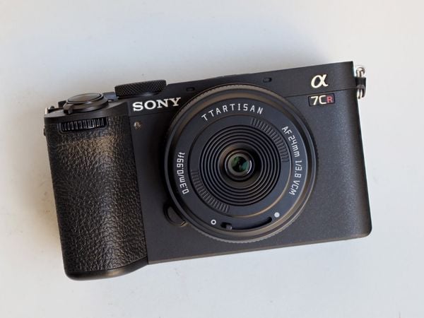 Lens TTArtisan 24mm F3.8 AF Pancake
