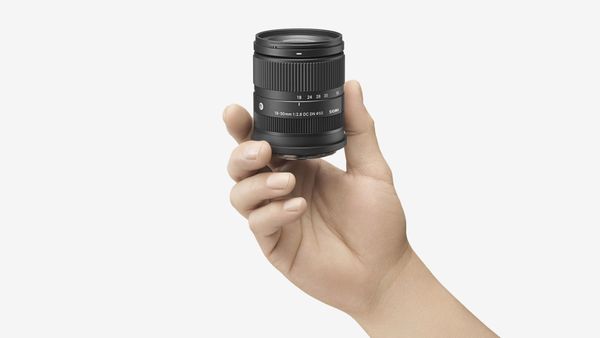 Ống kính Sigma 18-50mm F2.8 DC DN dành cho ngàm Fujifilm X