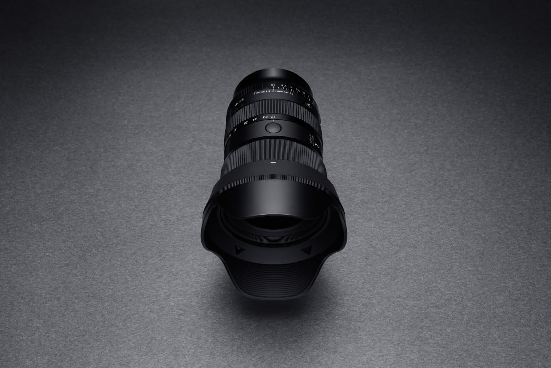 Sigma 17-40mm F1.8 DC Art trên nền xám