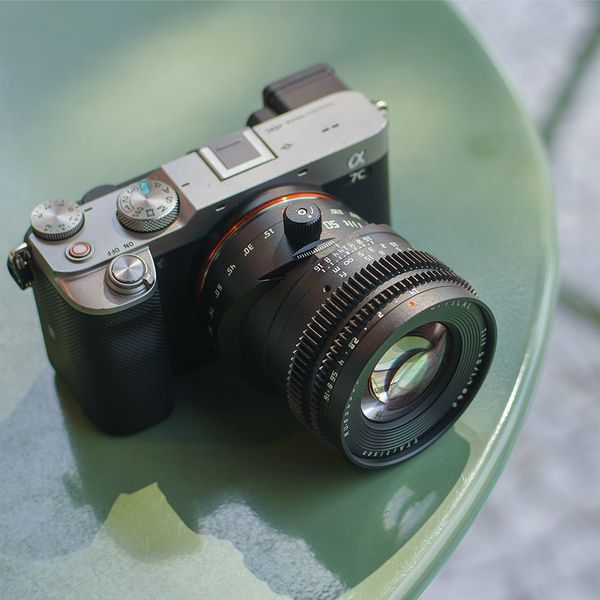 Ống kính TTArtisan 50mm F1.4 Tilt