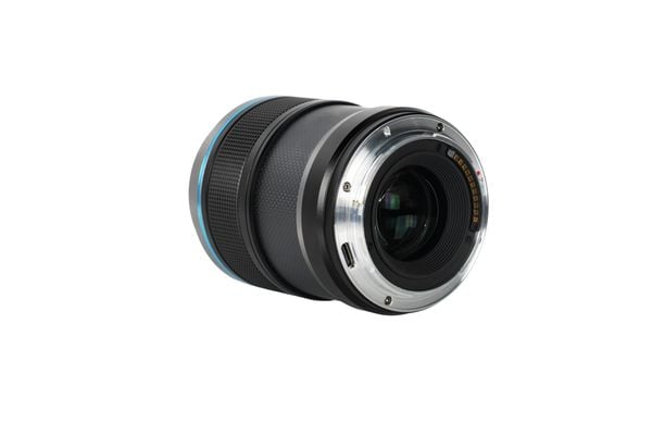 Ống kính SIRUI Sniper 33mm F1.2 autofocus