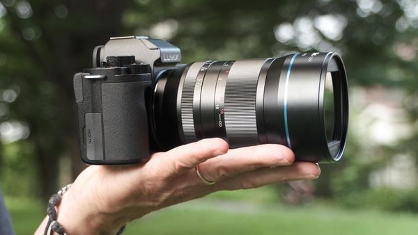 Ống kính Cine Anamorphic SIRUI 35mm F1.8 1.33X ngàm L