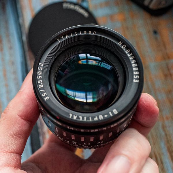 Ống kính TTArtisan 35mm F0.95
