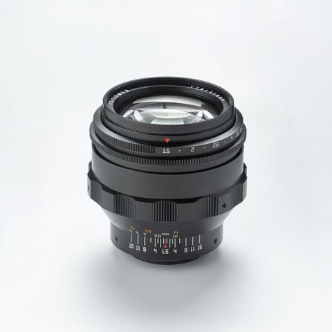 Ống kính TTArtisan 75mm F1.5 Swirly Bokeh ngàm M42