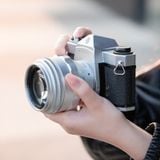 Ống kính TTArtisan 75mm F1.5 Swirly Bokeh ngàm M42