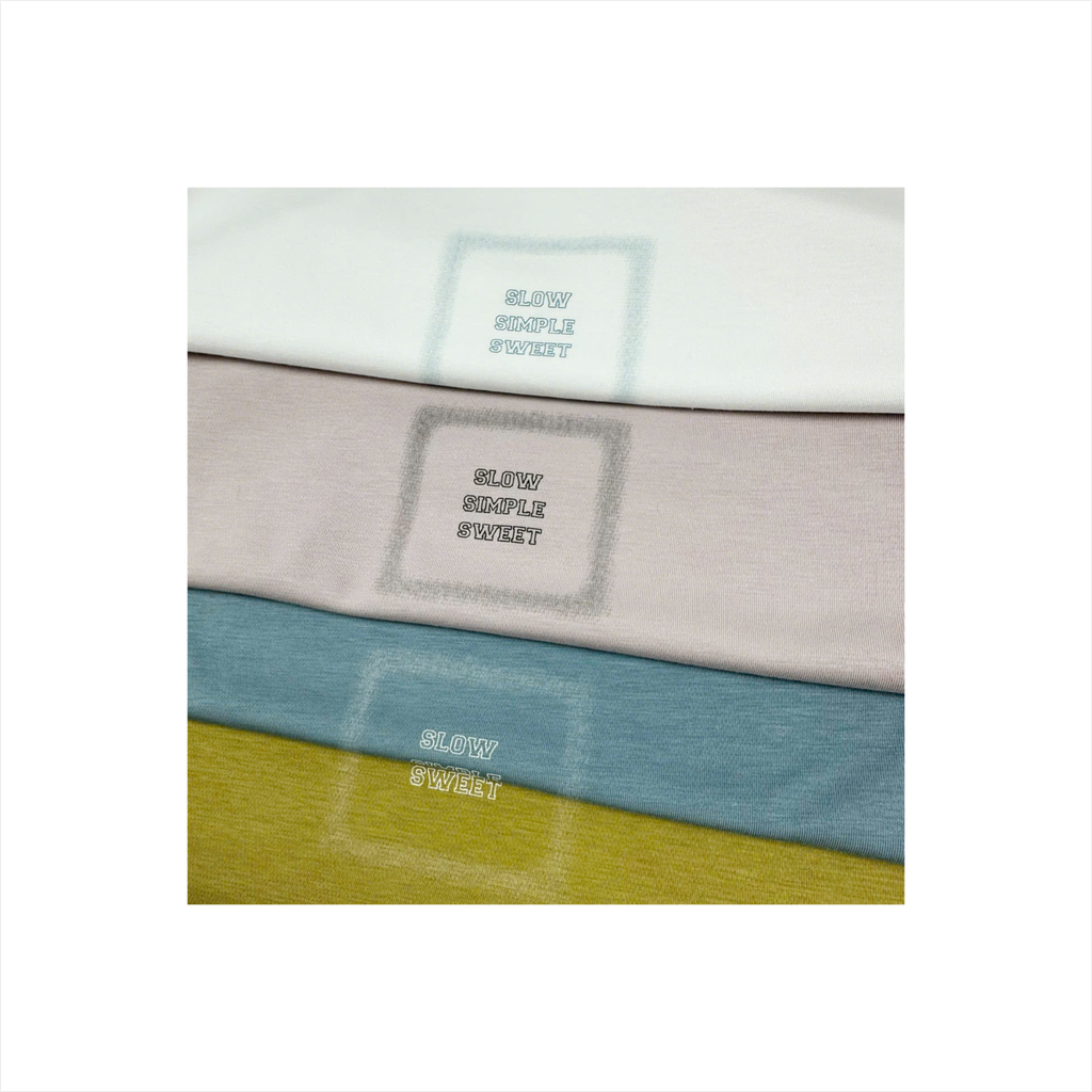 Áo thể thao nam Papka 1035 màu xanh biển chi tiết in SLOW, SIMPLE, SWEET tạo sự khác biệt năng động trẻ trung