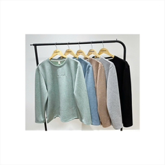 Áo Sweater tay dài PAPKA 1100 màu xanh cốm thêu chữ MINIMALLIST trẻ trung năng động