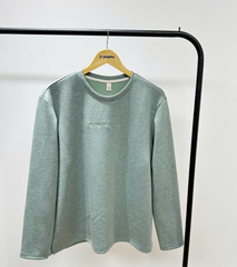 Áo Sweater tay dài PAPKA 1100 màu xanh cốm thêu chữ MINIMALLIST trẻ trung năng động