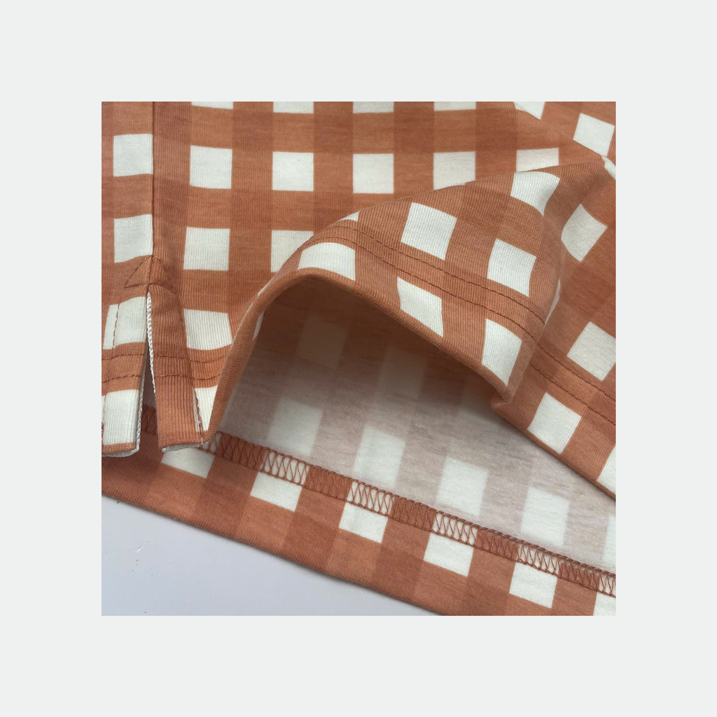 Áo polo nam Papka 1122 họa tiết Gingham màu cam đất ấm áp, tạo cảm giác năng động mà tinh tế