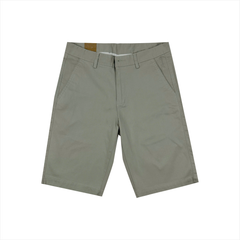 Quần short kaki nam Papka 2026 màu xám, thêu chỉ nổi tạo điểm nhấn trẻ trung.