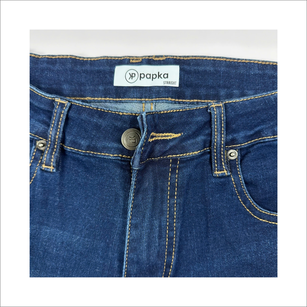 Quần jeans nam Papka 2044 màu xanh nhạt với form Straight rộng hơn, dày hơn và ống quần thẳng hơn tạo sự thoải mái và hơi hướng cổ điển nhưng vẫn hiện đại