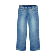 Quần jeans nam Papka 2044 màu xanh nhạt với form Straight rộng hơn, dày hơn và ống quần thẳng hơn tạo sự thoải mái và hơi hướng cổ điển nhưng vẫn hiện đại