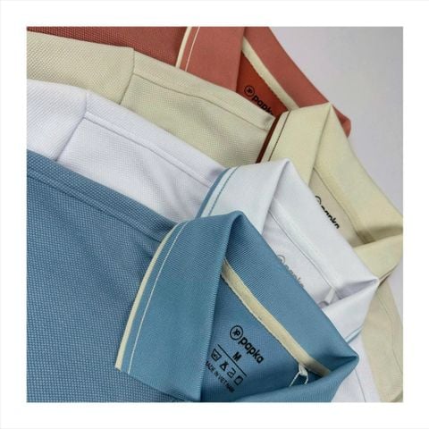 Áo polo nam Papka 1103 màu trắng với chất cotton pique dệt kim thoáng khí, co dãn nhẹ và độ bền cao tạo nên phong cách vừa lịch sự vừa năng động