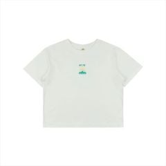 Áo thun nữ Papka 3037 form croptop màu trắng với hình in Chase the Sun đầy trẻ trung và tươi mới