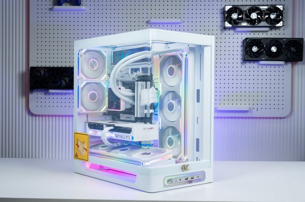 PC AMD GAMING LUXURY RYZEN 7 9800X3D - RTX 5070 12GB OC WHITE