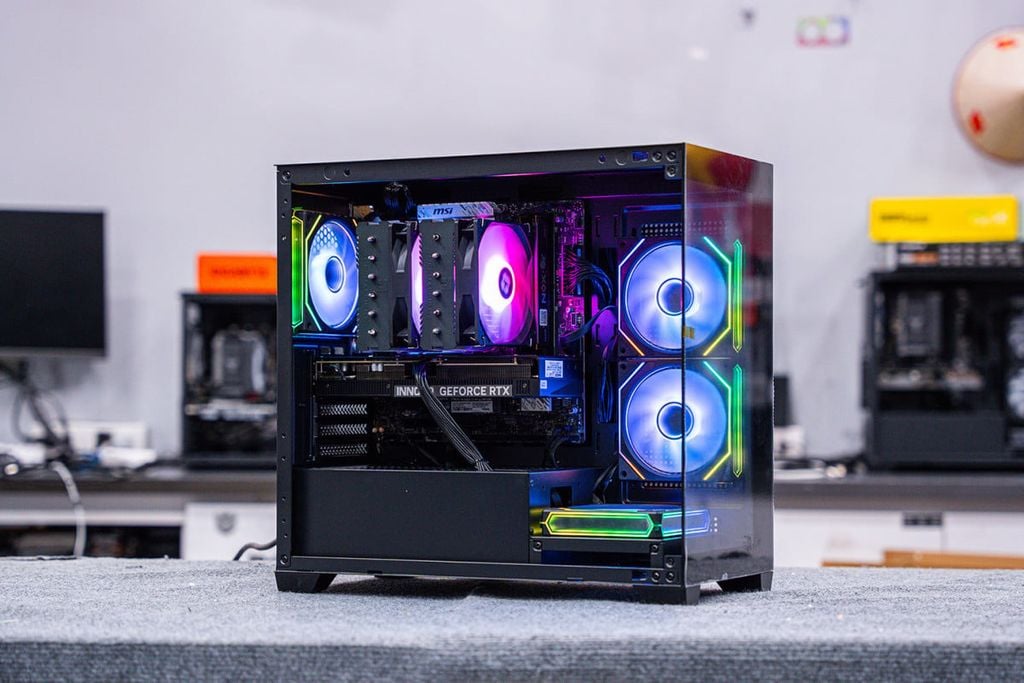 PC AMD GAMING PRO RYZEN 7 7800X3D - RTX 5060 Ti 16GB