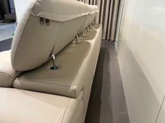 Sofa Perry bọc da bò nhân tạo SENA màu trắng