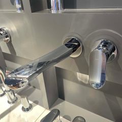 Vòi Lavabo TOTO TLG01311BB (TLG01311B) Nóng Lạnh Gắn Tường