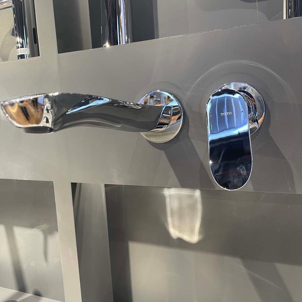 Vòi Lavabo TOTO TLG01311BB (TLG01311B) Nóng Lạnh Gắn Tường