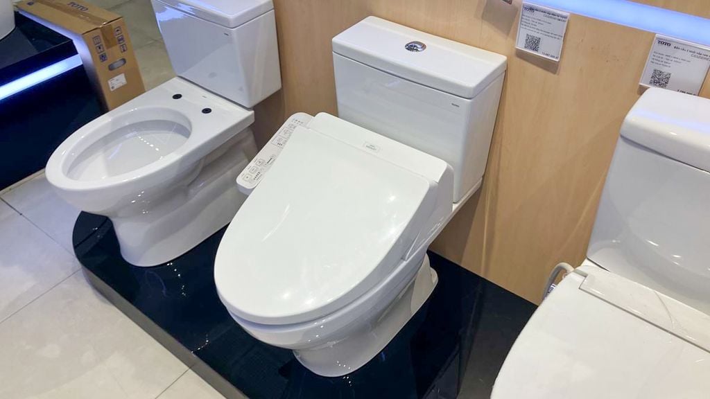 Bàn cầu 2 khối CS326DW18 Nắp rửa TCF23710AAA