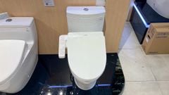 Bàn cầu 2 khối CS769DRW18 Nắp rửa TCF23710AAA