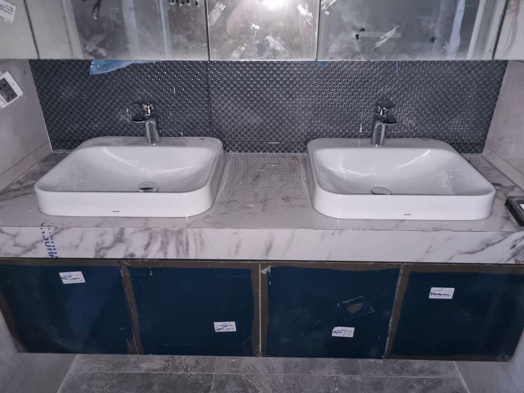 Chậu đặt trên bàn LT5615C