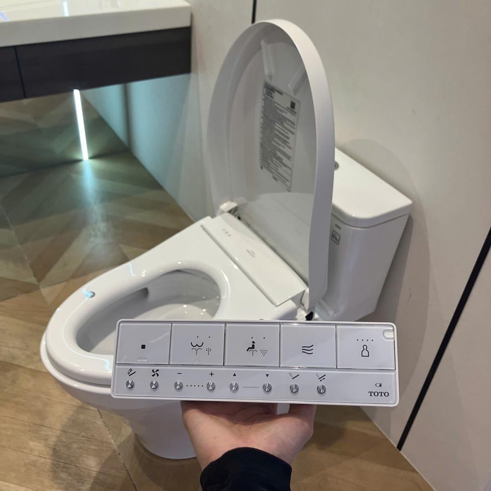 Bồn cầu một khối MS857CDW23 kèm nắp rửa điện tử WASHLET dòng S7 – TCF47360GAA