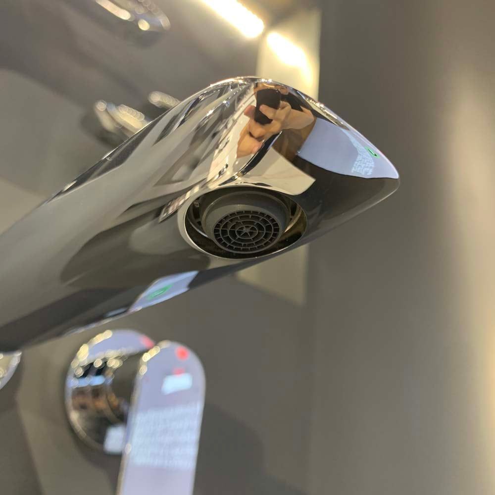 Vòi Lavabo TOTO TLG04310BB Nóng Lạnh Gắn Tường