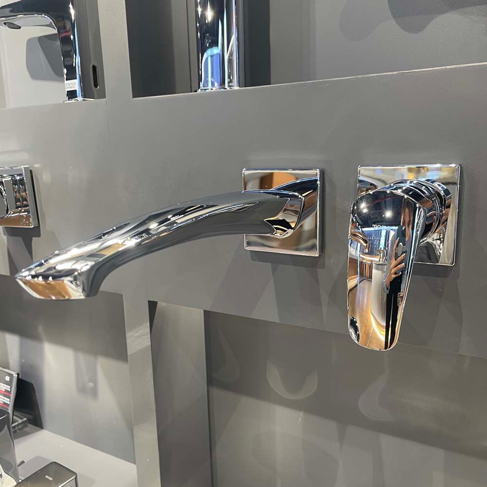 Vòi Lavabo TOTO TLG09308BB (TLG09308B) Nóng Lạnh Gắn Tường