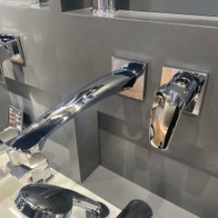 Vòi Lavabo TOTO TLG09308BB (TLG09308B) Nóng Lạnh Gắn Tường