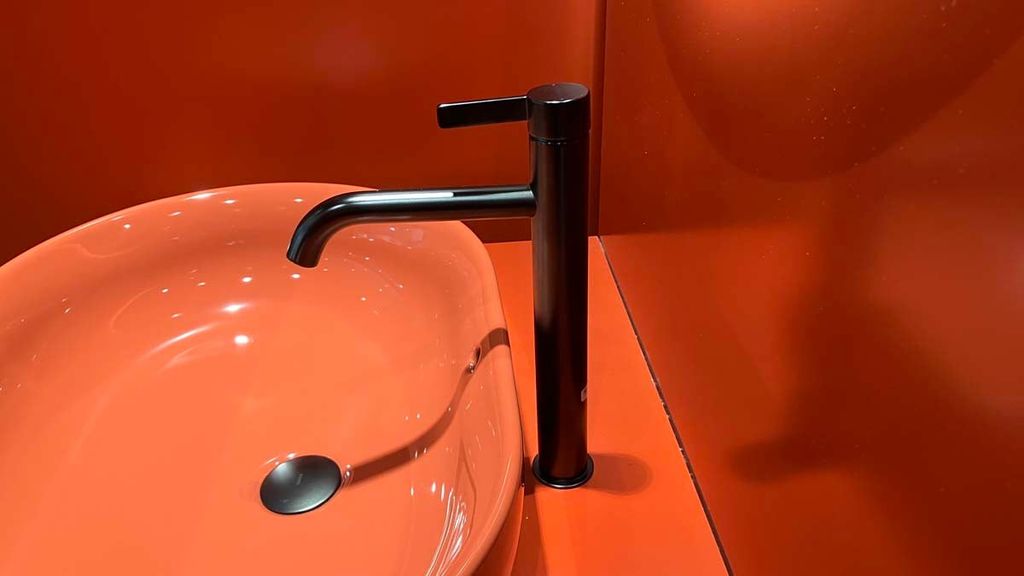 Vòi chậu gật gù nóng lạnh GF TLG11305B