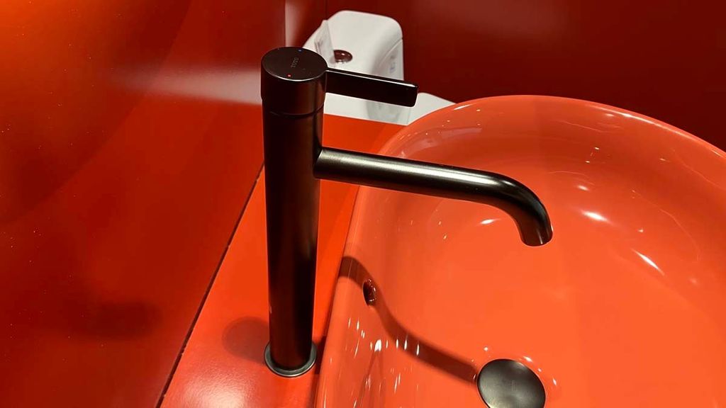 Vòi chậu gật gù nóng lạnh GF TLG11305B