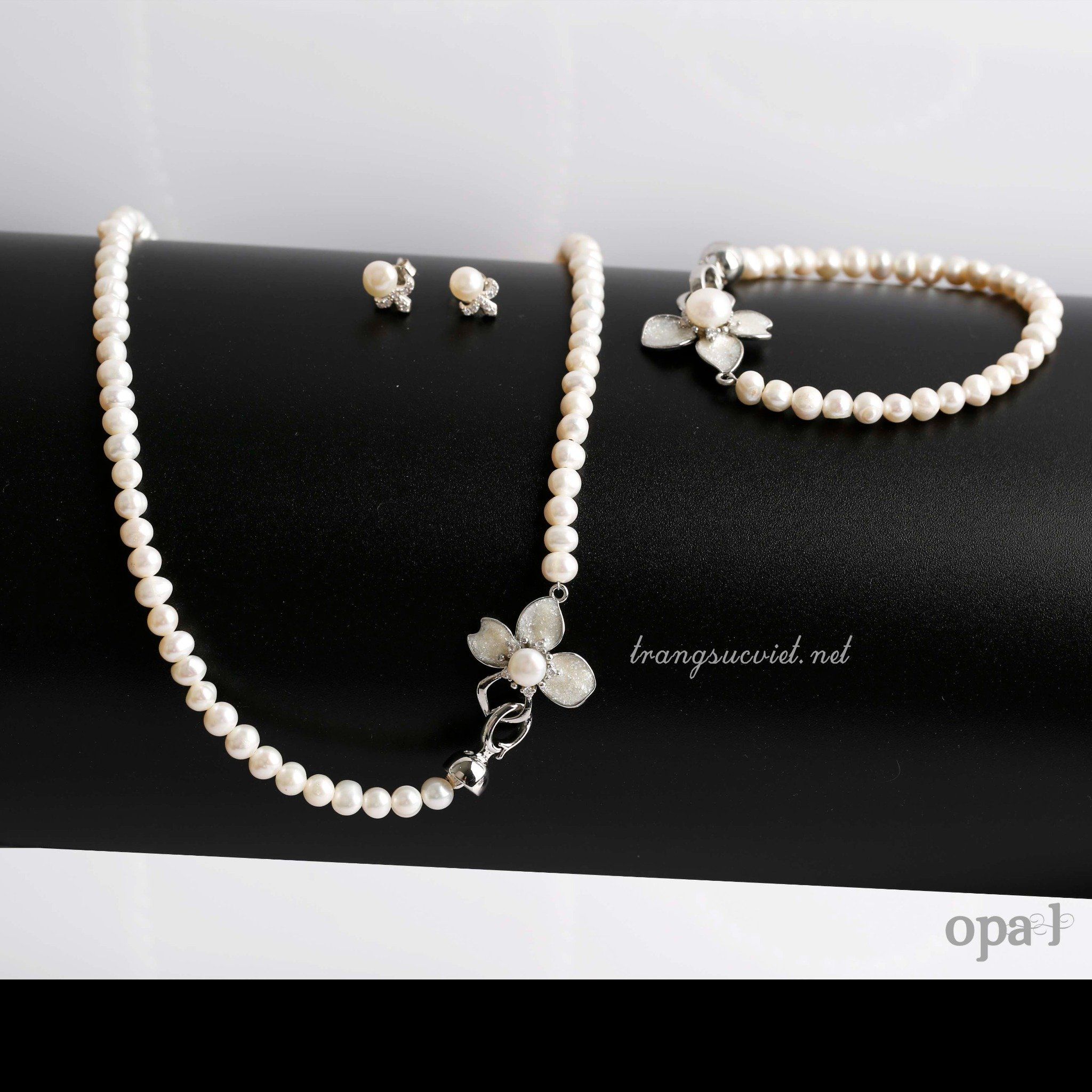  Bộ ngọc trai 5,6 ly trẻ trung, khóa hoa cách điệu 